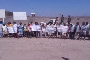 معلمو مدارس اللاجئين لحج يثمنون استجابة المحافظ لمناشداتهم