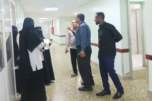 مدير عام مكتب الصحة بلحج يتفقد مركز العزل ومستشفى ابن خلدون العام