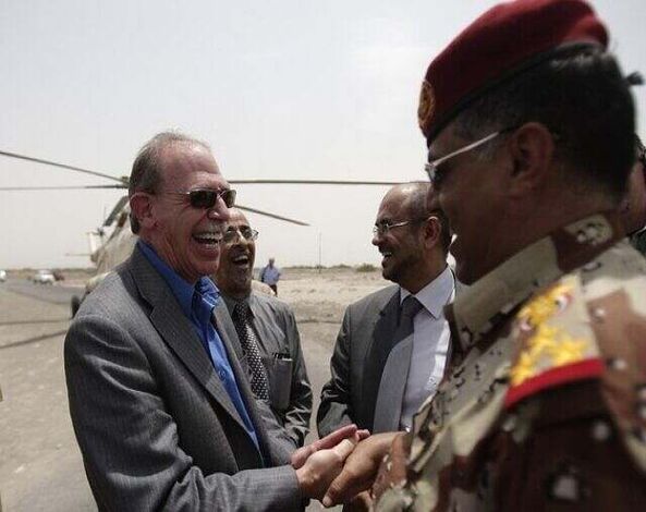 السفير الأمريكي في صنعاء يظهر في زنجبار (( صور))