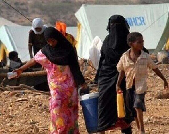 40 ألف و484 أسرة نازحة من أبين تستفيد من المساعدات الغذائية في عدن