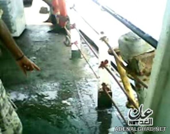 ناقلة الموت لاتزال تجوب خليج عدن ((صور وفيديو))