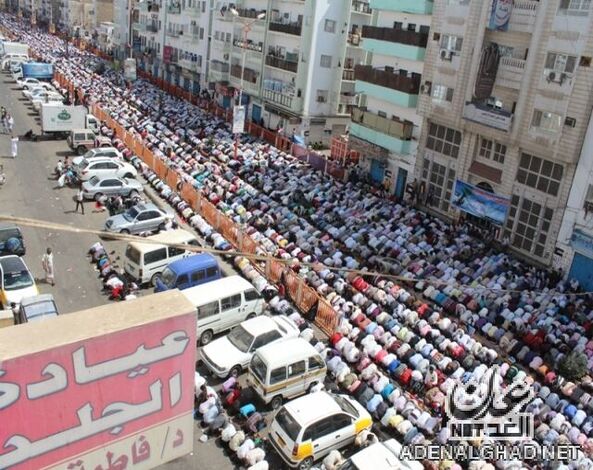 شارع مدرم يكتظ بحشود هي الأضخم لإحياء ثلاث مناسبات ((صور))