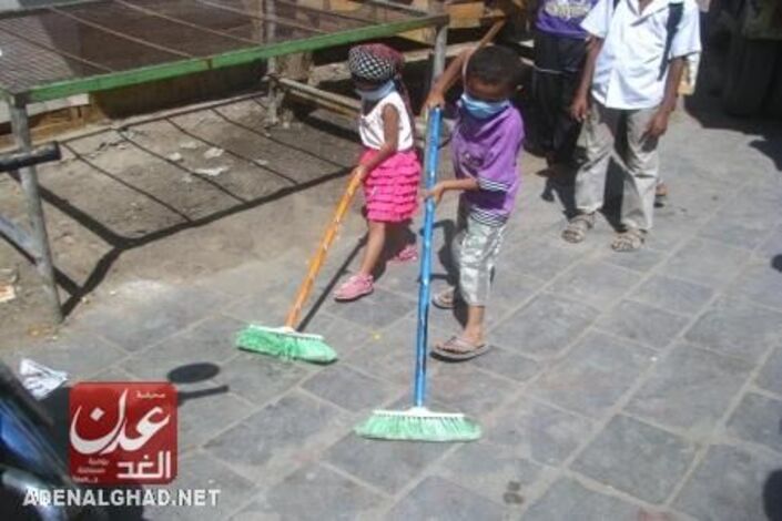 شباب بحوطة لحج  يبدؤون حملة  تطوعية تستمر 13 يوم لنظافة مدينتهم (صور)