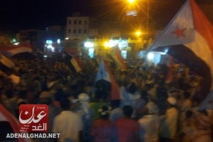 مسيرة مسائية بسيئون تندد بفتوى  أطلقها رجل دين يمني