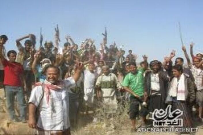 سكان محليون : اللجان الشعبية في لودر تصدت لعناصر من تنظيم القاعدة كانت هاربة من يافع