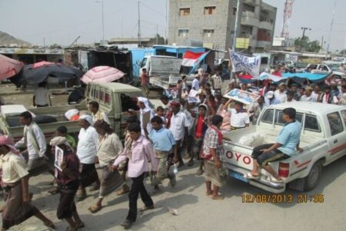 مسيرة جماهيرية بمودية تدين وتستنكر الهجمة الشرسة لقوات الامن اليمني على ابناء مدينة الحوطة بمحافظة لحج