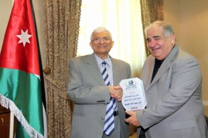 الدكتور بامحسون يلتقي بمعالي وزير التعليم العالي د.أمين محمود في عمان