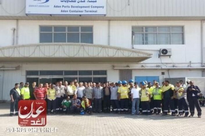 احتجاجات مناهضة لمدير مؤسسة موانئ خليج عدن بميناء المنطقة الحرة