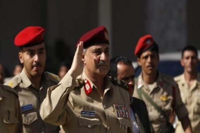 وزير الدفاع اليمني يؤكد حيادية الجيش