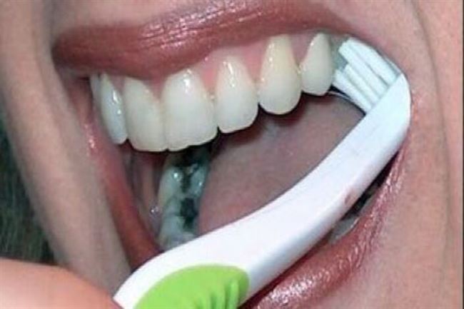 دراسة: البول مفيد للأسنان ولونه يتحدد حسب نوع الطعام