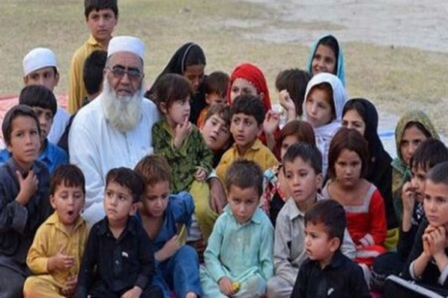 باكستاني "حزين" لأنه لم ينجب سوى 36 طفلاً من 3 زوجات