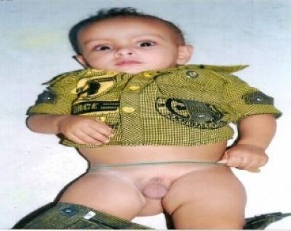 طفل يخلع ملابسه الداخلية امام قضاة محافظة تعز