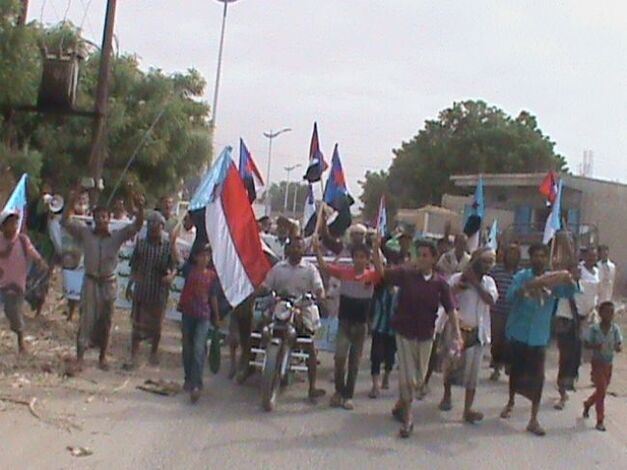 مسيرة حاشدة في باتيس تنديدا بجرائم الجيش اليمني في الجنوب وتضامنا مع الأسرى