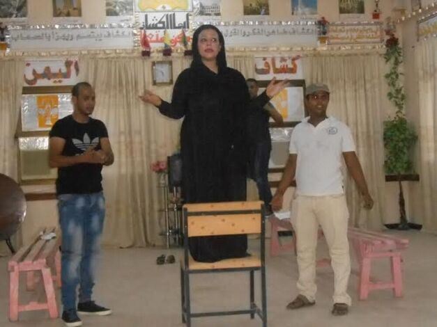 وكيل محافظة عدن يحضر بروفة مسرحية السفينة التي ستعرض قريباً لجمعية مسرح عدن