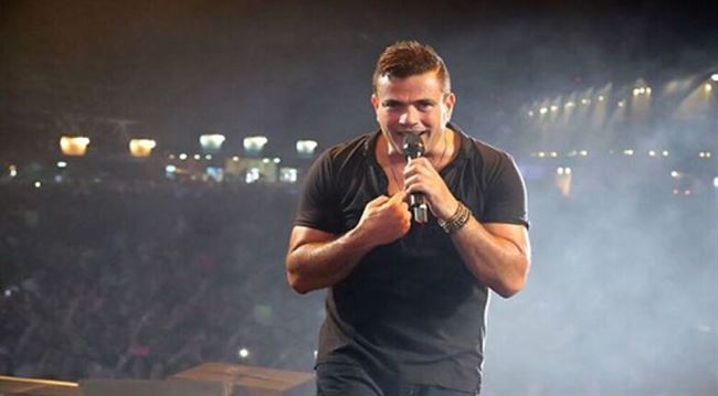 فيديو.. مفاجأة عمرو دياب يغني من ألبومه الجديد