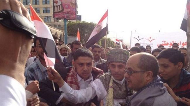 شاب يمني يلغي حفل زفافه ويشارك في مسيرة «الاصطفاف الوطني»
