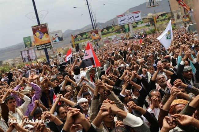 عشرات الالاف يحتشدون بصنعاء في تظاهرات مناوئة