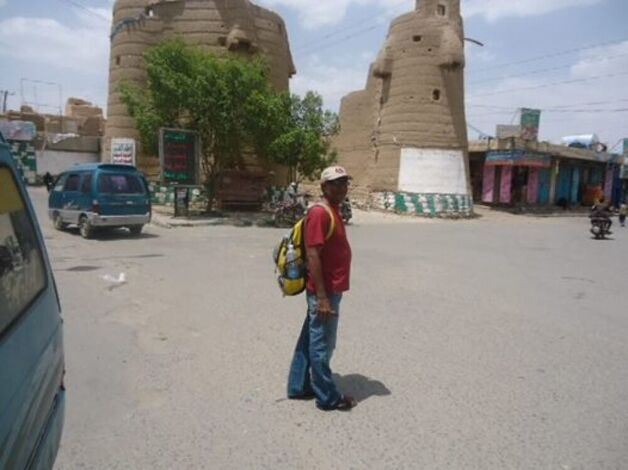المهندس جميل سعيد يكمل مسيرته الراجلة من الحديدة إلى صنعاء بعد 13 يوماً مشياً على الأقدام