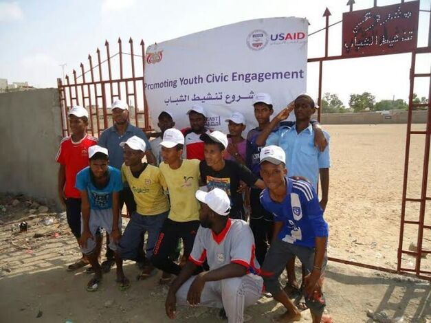 مشروع تنشيط الشباب يقوم بإعادة تأهيل ملعب البلدية بزنجبار
