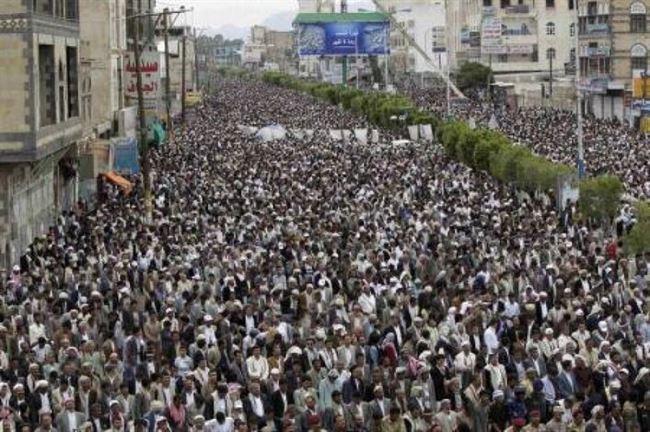 مقتل 10 في اشتباكات باليمن خلال محاولة المتمردين الحوثيين السيطرة على طريق