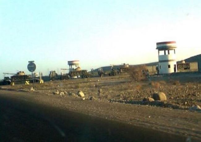 ضبط مسلحين تابعين لجماعة الحوثي على متن سيارة جوار سور قاعدة العند العسكرية