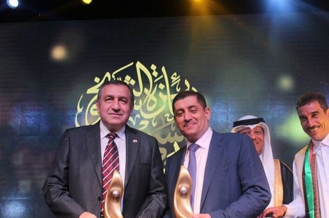 رئيس مجلس ادارة الغرفة التجارية بصنعاء يحصل على جائزة آل خليفة للعمل التطوعي