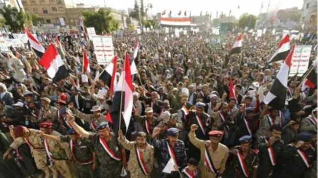 عشرات الآلاف من الحوثيين وحلفائهم يتظاهرون في صنعاء