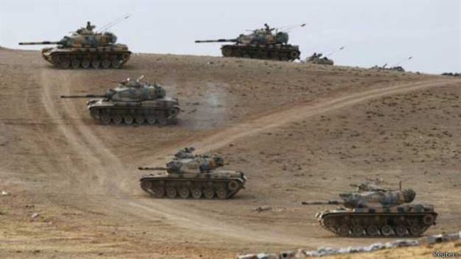 تركيا تنشر دباباتها قرب بلدة على الحدود مع سوريا