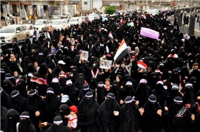 تظاهرة نسائية في إب ضد الحوثيين ونواب اليمن يطالبون باستعادة الدولة