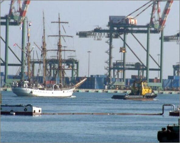 محكمة بعدن تفصل في نزاع عمالي بين عمال ميناء الحاويات ومؤسسة موانئ خليج عدن