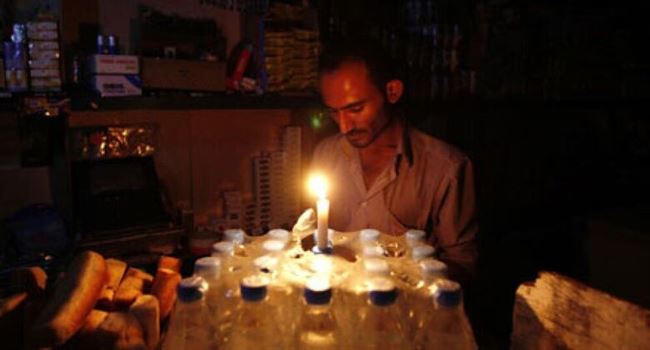 انقطاع الكهرباء عن صنعاء ومحافظات يمنية جراء 3 اعتداءات تخريبية