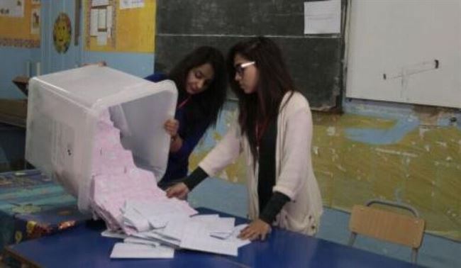 التونسيون يصوتون في أول انتخابات رئاسية حرة مباشرة