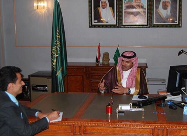 السفير السعودي لدى صنعاء: حكومة خادم الحرمين الشريفين حريصة على الوقوف مع الشرعية اليمنية