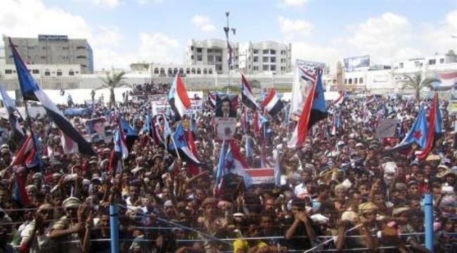 رويترز : الجنوبيون يحيون ذكرى الاستقلال في عدن ويدعون لسرعة الانفصال
