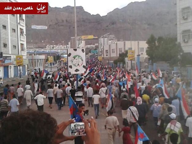 يحدث الان :قوات الأمن اليمنية تطلق النار على مسيرة سلمية بالمعلا