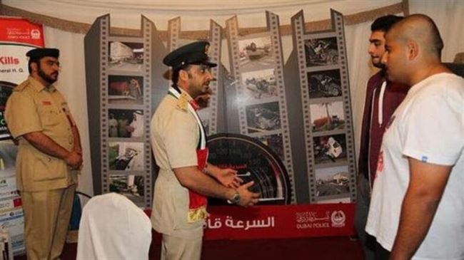 شرطة دبي تقدم هدايا لمخالفي السرعة