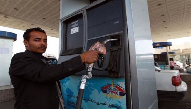 اليمن يستورد البنزين بعد تعليق المساعدات السعودية