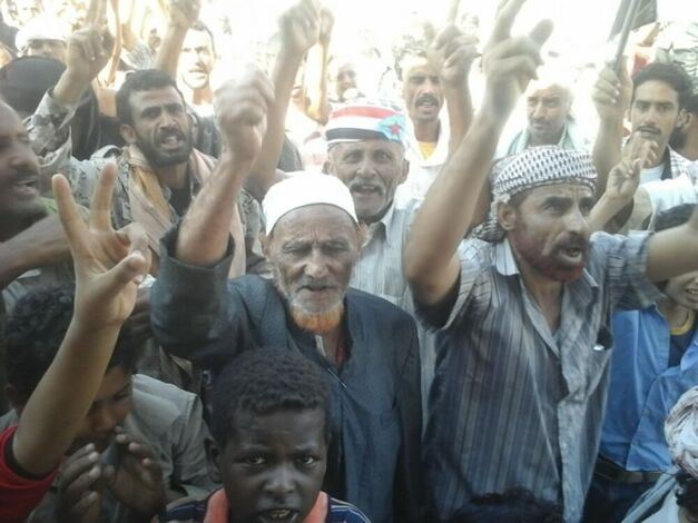 مديريات لحج تشهد انتفاضة عارمة غضبا لاستشهاد الجنيدي واليزيدي