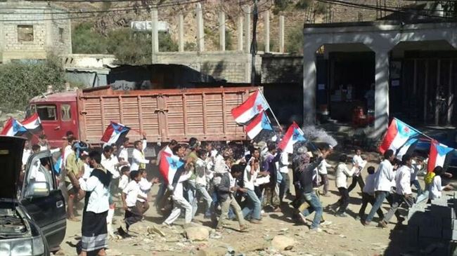 خروج مسيرة غاضبة بسرار أبين للتنديد بجرائم قوات الأمن اليمني بحق ابناء الجنوب السلميين