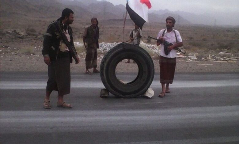 اللجان الشعبية في كرش تلقي القبض على سيارة دينا محملة بالبطانيات العسكرية