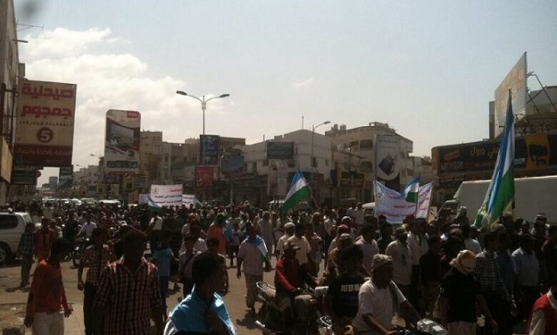 حدث قبل قليل: جرحى تهاميون في قمع الحوثيين لتظاهرة مناوئة بالحديدة