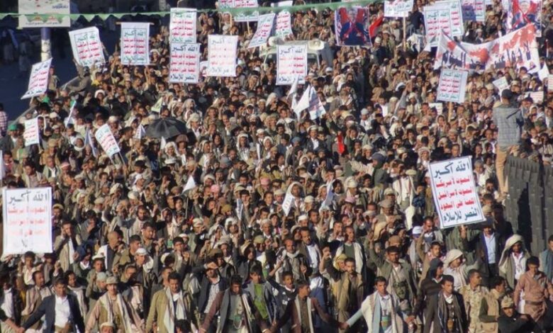 الالاف يتظاهرون في صنعاء دعما ورفضا لجماعة الحوثي (مصور)