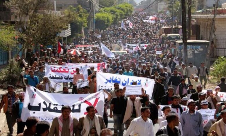 اليمن تطمئن موظفيها بشأن الرواتب