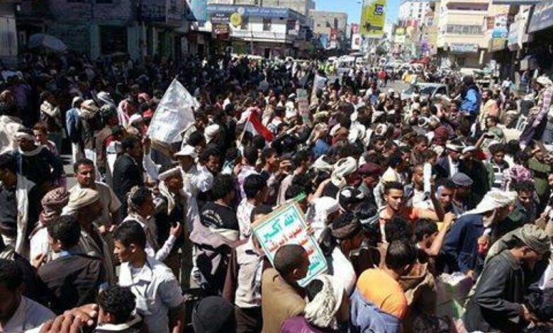 الآلاف يتظاهرون في مدينة تعز اليمنية دعما لجماعة الحوثي