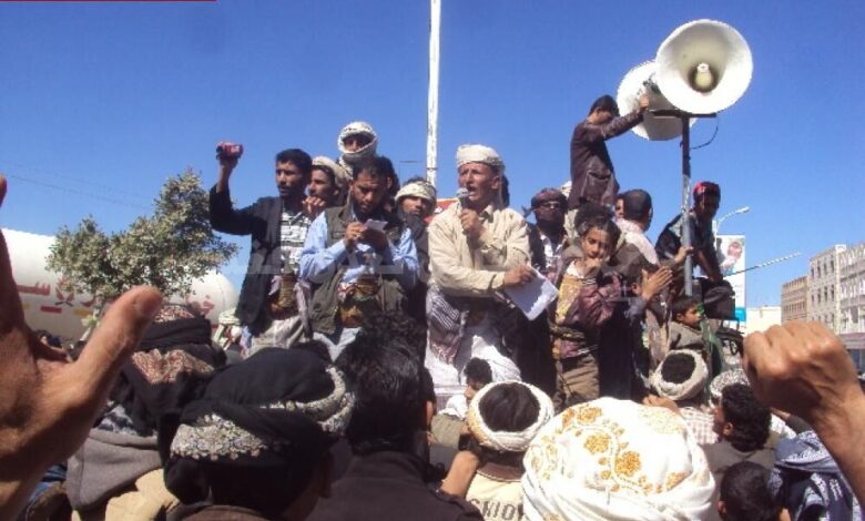 محافظة البيضاء تثور في وجه الانقلاب الحوثي وتتضامن مع الرئيس وأبناء الجنوب