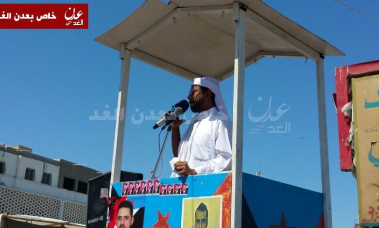 خطباء الجمعة في عدن: ليس لنا علاقة بلقاء الحوثي في صنعاء ومن حضر خائن للوطن والقضية