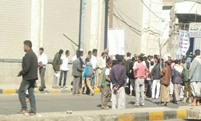 اليمنيون يتظاهرون في صنعاء ضد انقلاب الحوثي