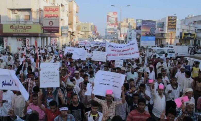 ناشطون : مسلحو الحوثي يطلقون النار على مسيرة تابعة للحراك التهامي بالحديدة