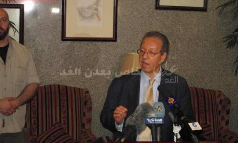 جمال بن عمر عقب لقائه هادي: اتفقنا على تخويل هادي بتحديد موقع الحوار في اليمن