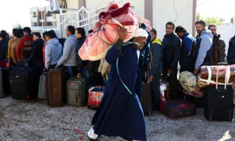عودة 25 ألف مصري من ليبيا الأسبوع الماضي
